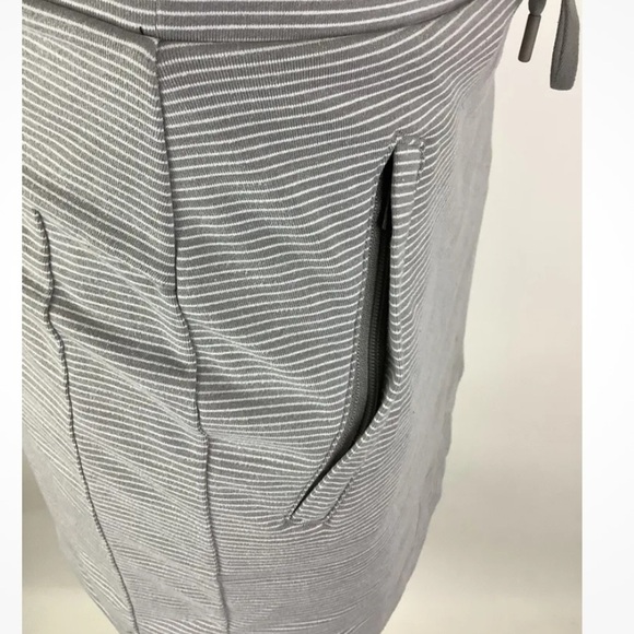 Athleta Sz XS Modern Metro Striped Skort Gray White Nylon Polyester A-Line - Picture 5 of 8